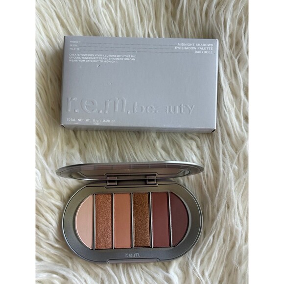 R.E.M Beauty Midnight Shadows Eyeshadow Palette Babydoll - Picture 4 of 10
